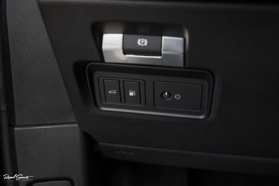 Land Rover Range Rover Evoque 1.5 P300e AWD R-Dynamic SE | Adaptieve cruise | Zwenkbare trekhaak | Premium audio | Apple carplay |