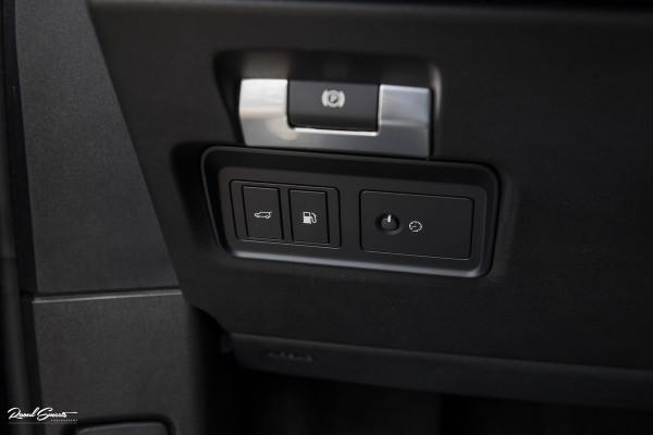 Land Rover Range Rover Evoque 1.5 P300e AWD R-Dynamic SE | Adaptieve cruise | Zwenkbare trekhaak | Premium audio | Apple carplay |