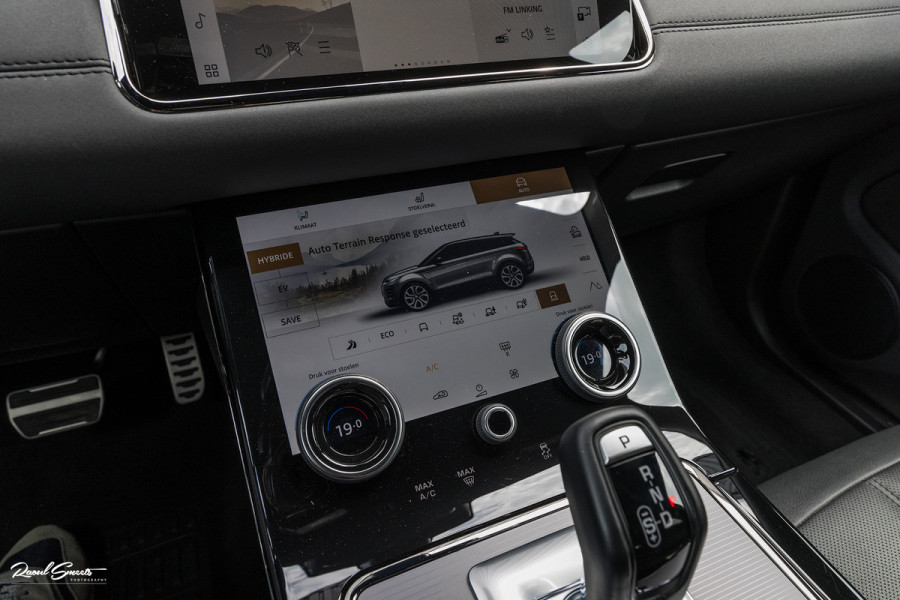 Land Rover Range Rover Evoque 1.5 P300e AWD R-Dynamic SE | Adaptieve cruise | Zwenkbare trekhaak | Premium audio | Apple carplay |