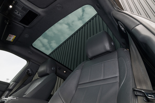 Land Rover Range Rover Evoque 1.5 P300e AWD R-Dynamic SE | Adaptieve cruise | Zwenkbare trekhaak | Premium audio | Apple carplay |