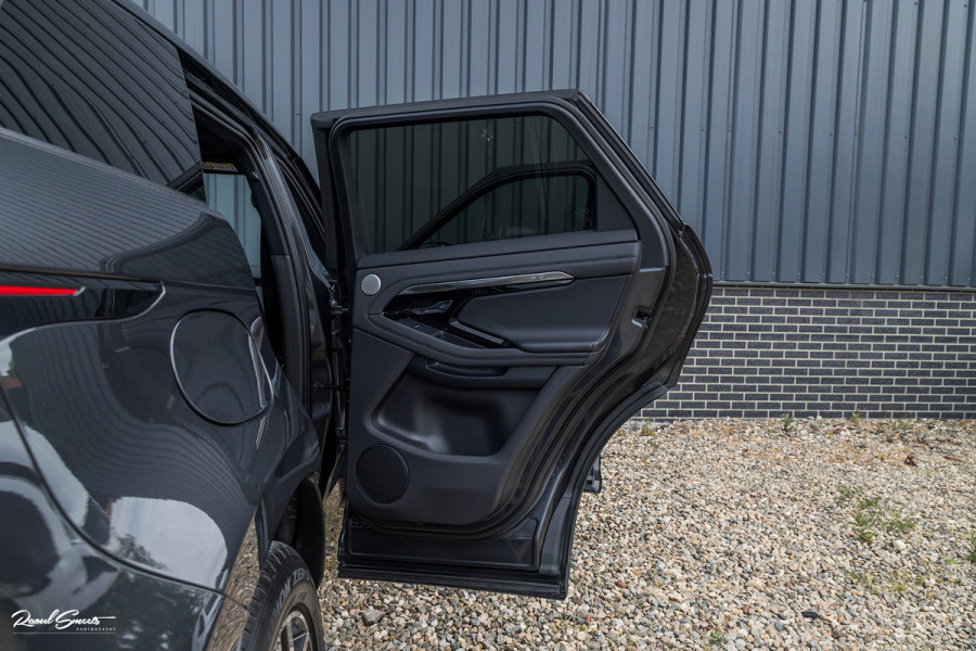 Land Rover Range Rover Evoque 1.5 P300e AWD R-Dynamic SE | Adaptieve cruise | Zwenkbare trekhaak | Premium audio | Apple carplay |