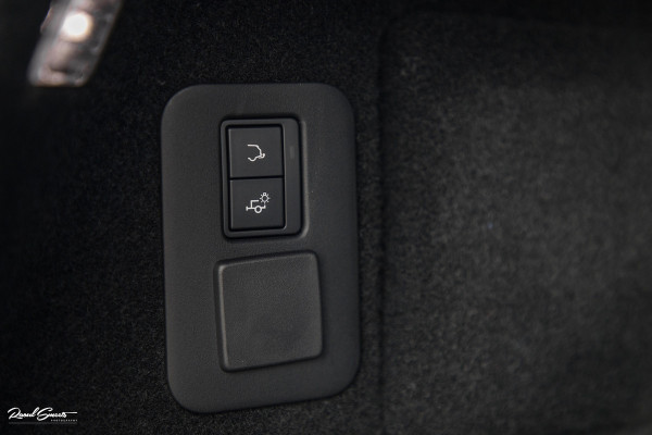 Land Rover Range Rover Evoque 1.5 P300e AWD R-Dynamic SE | Adaptieve cruise | Zwenkbare trekhaak | Premium audio | Apple carplay |