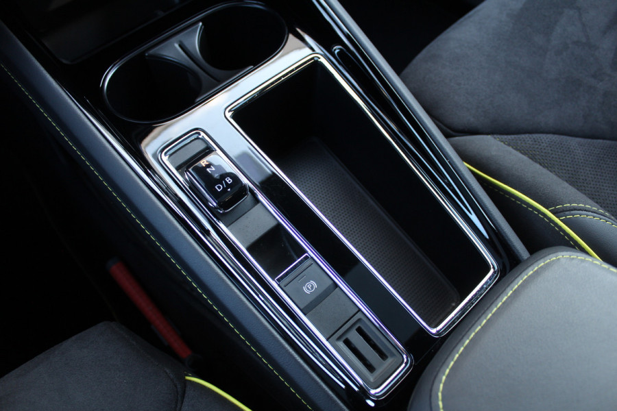 Škoda ENYAQ Coupé iV 80 RS | BTW-Auto | Panoramadak | Trekhaak | BLIS | Stoelverwarming