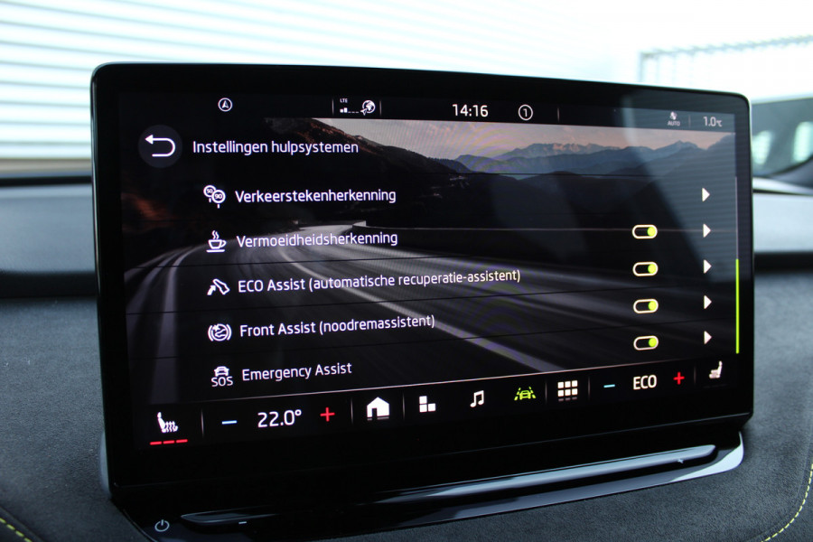 Škoda ENYAQ Coupé iV 80 RS | BTW-Auto | Panoramadak | Trekhaak | BLIS | Stoelverwarming