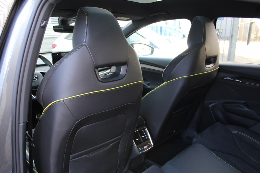 Škoda ENYAQ Coupé iV 80 RS | BTW-Auto | Panoramadak | Trekhaak | BLIS | Stoelverwarming