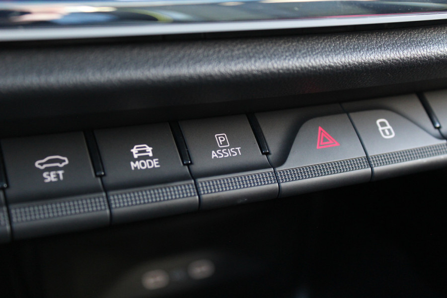 Škoda ENYAQ Coupé iV 80 RS | BTW-Auto | Panoramadak | Trekhaak | BLIS | Stoelverwarming