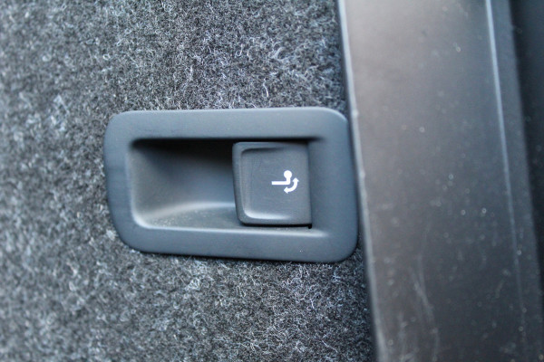 Škoda ENYAQ Coupé iV 80 RS | BTW-Auto | Panoramadak | Trekhaak | BLIS | Stoelverwarming