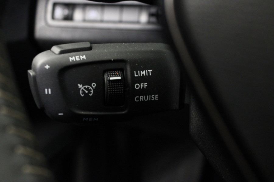 Peugeot 3008 1.2 PureTech Allure Pack Business |Stoelverwarming|Camera|Navi|