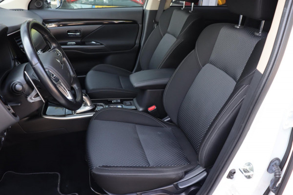 Mitsubishi Outlander 2.4 PHEV Pure+ org. NL-auto trekhaak camera stoelverw.