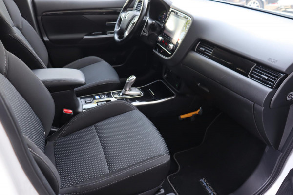 Mitsubishi Outlander 2.4 PHEV Pure+ org. NL-auto trekhaak camera stoelverw.