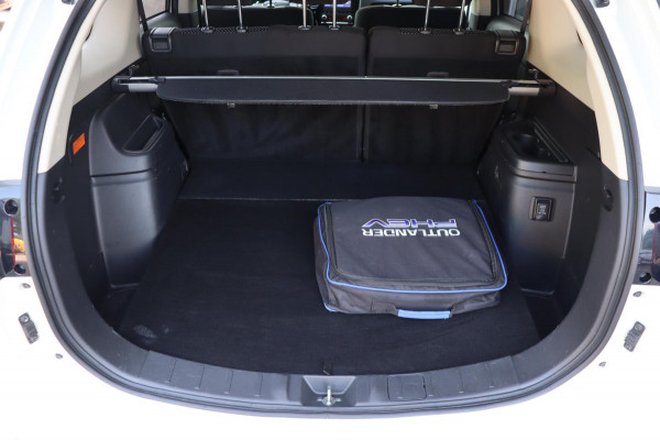 Mitsubishi Outlander 2.4 PHEV Pure+ org. NL-auto trekhaak camera stoelverw.