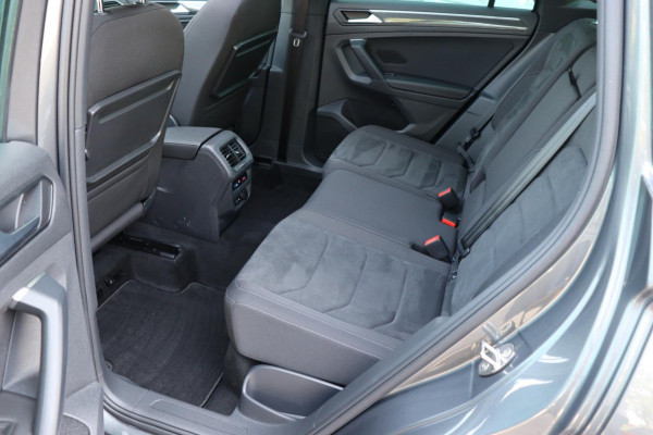 Volkswagen Tiguan 1.5 TSI ACT Highline Business R-Line org.NL schuifdak camera el.klep stoelverw.