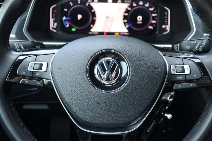 Volkswagen Tiguan 1.5 TSI ACT Highline Business R-Line org.NL schuifdak camera el.klep stoelverw.