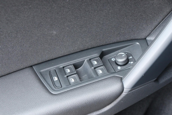 Volkswagen Tiguan 1.5 TSI ACT Highline Business R-Line org.NL schuifdak camera el.klep stoelverw.