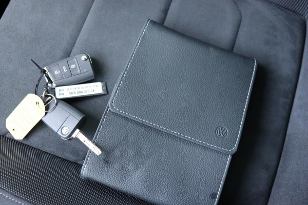 Volkswagen Tiguan 1.5 TSI ACT Highline Business R-Line org.NL schuifdak camera el.klep stoelverw.