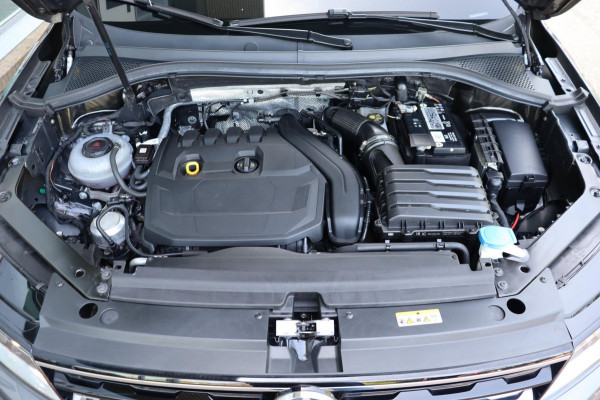 Volkswagen Tiguan 1.5 TSI ACT Highline Business R-Line org.NL schuifdak camera el.klep stoelverw.