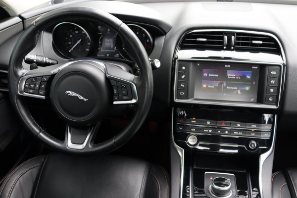 Jaguar XE 2.0 Prestige Pro Edition org. NL leer+el camera a.bank neerklapbaar