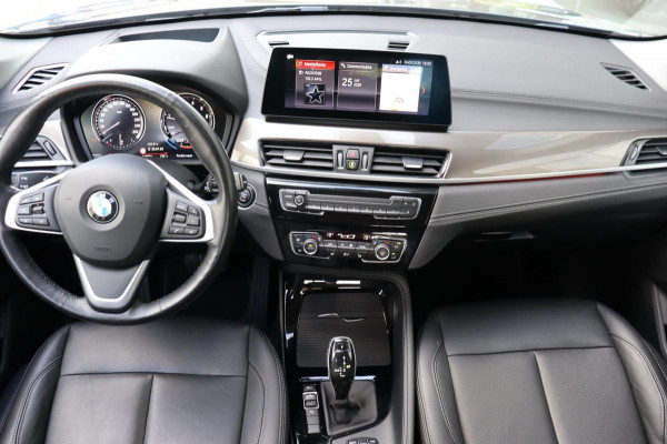 BMW X1 SDrive20i VDL Nedcar Edition org.NL Head-up afn.trekhaak el.klep leer+vw camera