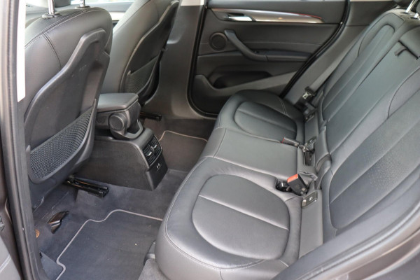 BMW X1 SDrive20i VDL Nedcar Edition org.NL Head-up afn.trekhaak el.klep leer+vw camera
