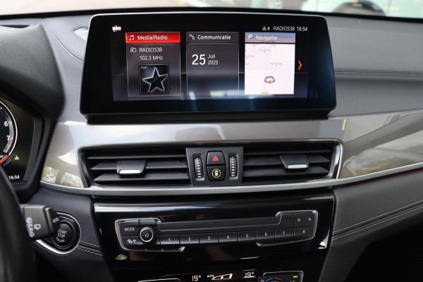 BMW X1 SDrive20i VDL Nedcar Edition org.NL Head-up afn.trekhaak el.klep leer+vw camera