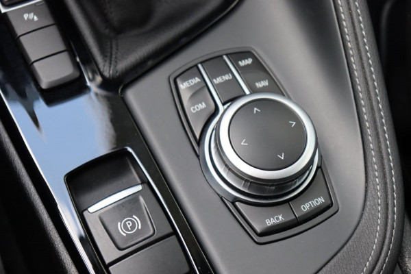 BMW X1 SDrive20i VDL Nedcar Edition org.NL Head-up afn.trekhaak el.klep leer+vw camera
