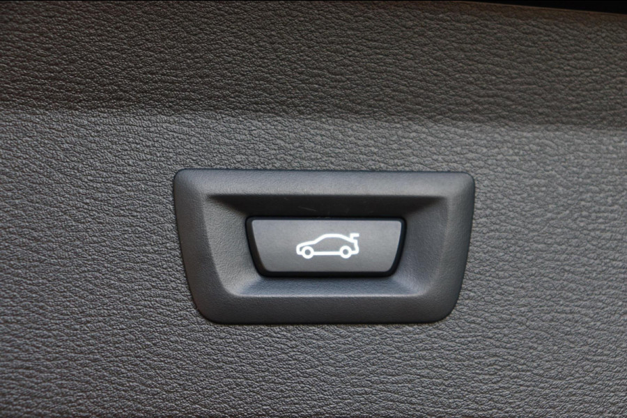 BMW X1 SDrive20i VDL Nedcar Edition org.NL Head-up afn.trekhaak el.klep leer+vw camera