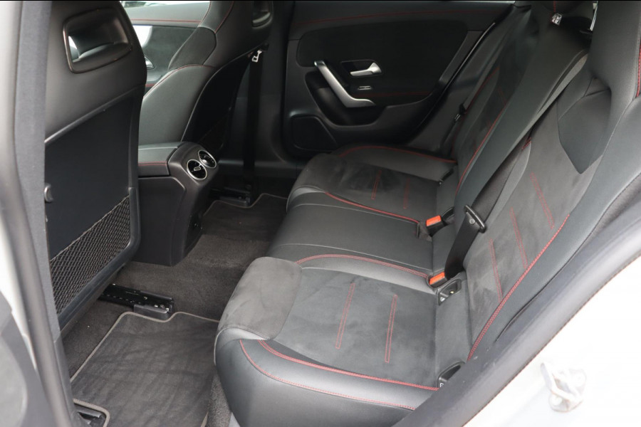 Mercedes-Benz CLA-Klasse Shooting Brake 200 Business Solution AMG org.NL el.trekhaak
