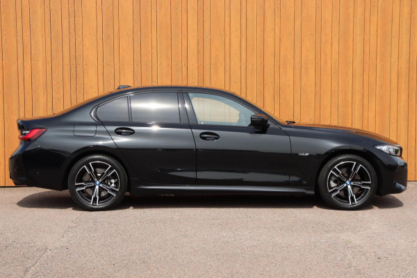 BMW 3-serie 330e M-Sport org.NL Harman Kardon 2xel.stoel+leer+mem+verw. camera