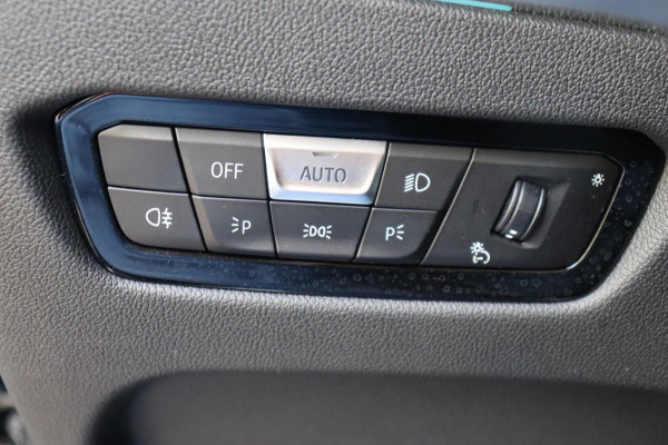 BMW 3-serie 330e M-Sport org.NL Harman Kardon 2xel.stoel+leer+mem+verw. camera
