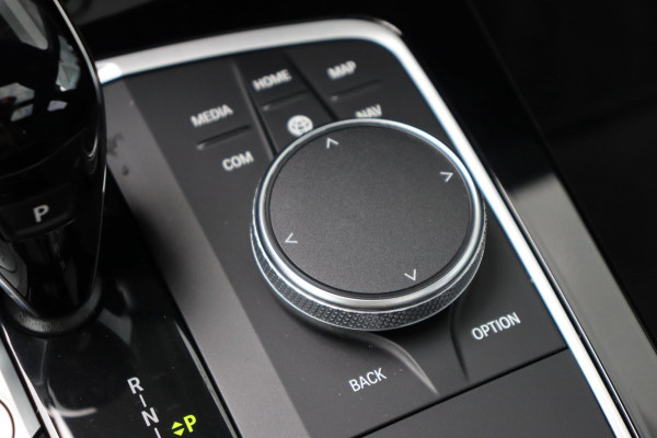 BMW 2 Serie Gran Coupé 218i Introduction Ed. M-Sport org.NL schuifdak camera's stuur+stoelverw speciale kleur