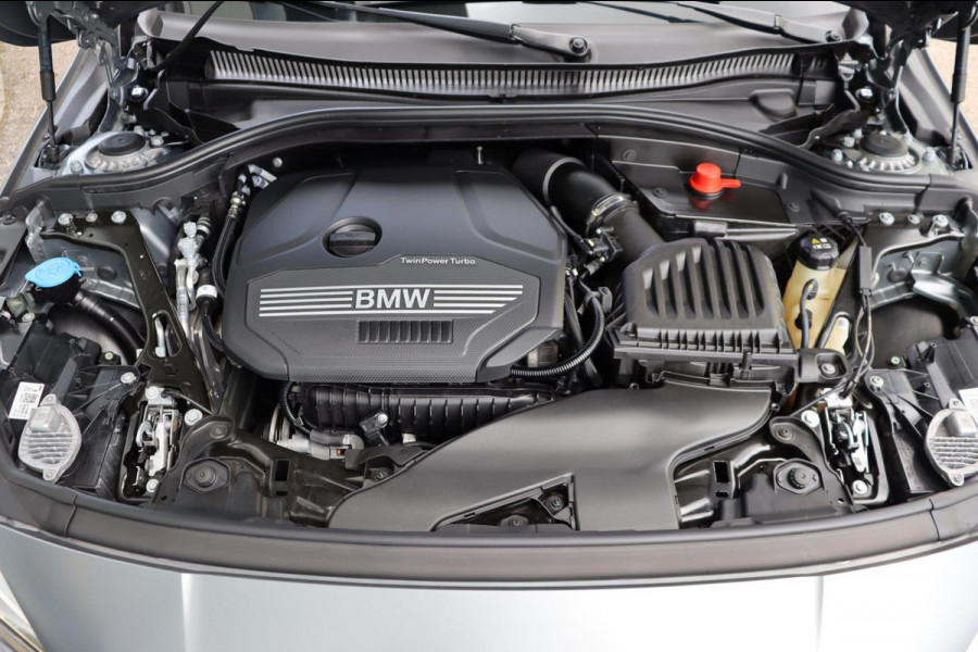 BMW 2 Serie Gran Coupé 218i Introduction Ed. M-Sport org.NL schuifdak camera's stuur+stoelverw speciale kleur