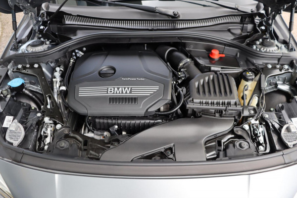 BMW 2 Serie Gran Coupé 218i Introduction Ed. M-Sport org.NL schuifdak camera's stuur+stoelverw speciale kleur