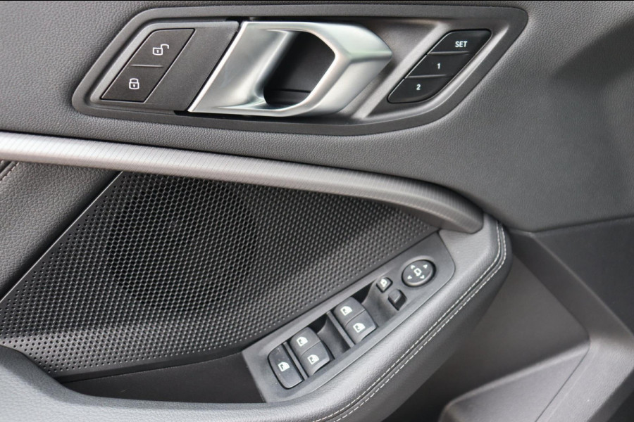 BMW 1-serie 120i M-Sport org.NL Head-up schuifdak camera leer+memory