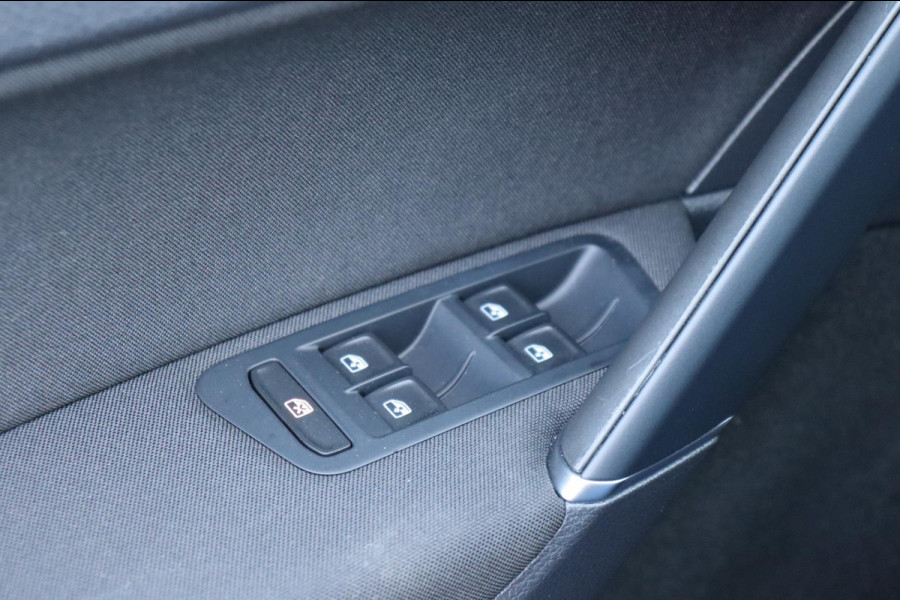 Volkswagen Golf 1.5 TSI Comfortline Business org.NL schuifdak digi-dashboard camera stoelmassage+vw