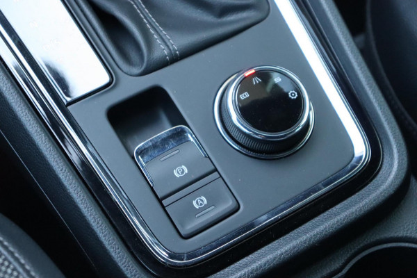 Seat Ateca 1.5 TSI Xcellence Business Intense org. NL trekhaak camera's el.klep