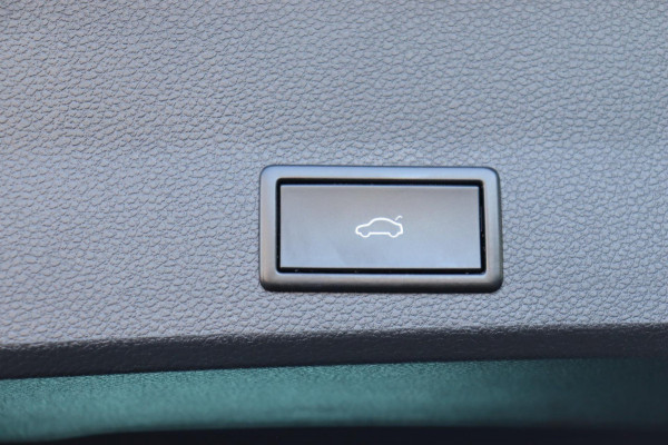 Seat Ateca 1.5 TSI Xcellence Business Intense org. NL trekhaak camera's el.klep