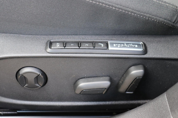 Volkswagen Golf Variant 1.5 TSI Style org.NL schuifdak head-up camera sfeer-verl. alcantara ergo-stoelen