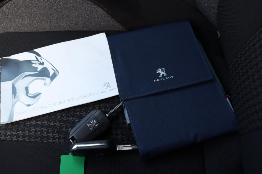 Peugeot 3008 1.2 PureTech Blue Lease Executive org-NL