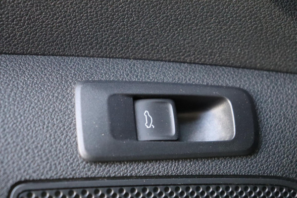 Škoda Karoq 1.5 TSI ACT Bus.org. NL-auto leer+vw schuifdak trekhaak el.klep