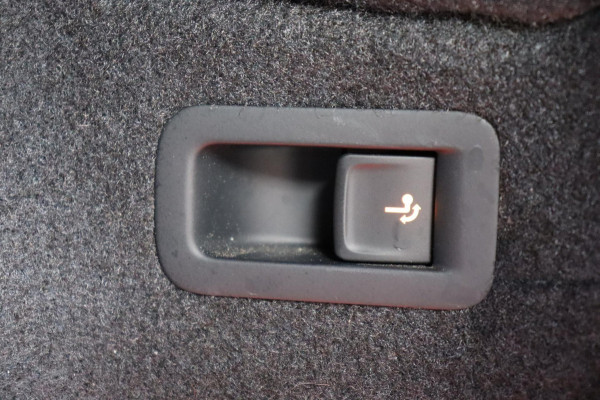 Škoda Karoq 1.5 TSI ACT Bus.org. NL-auto leer+vw schuifdak trekhaak el.klep