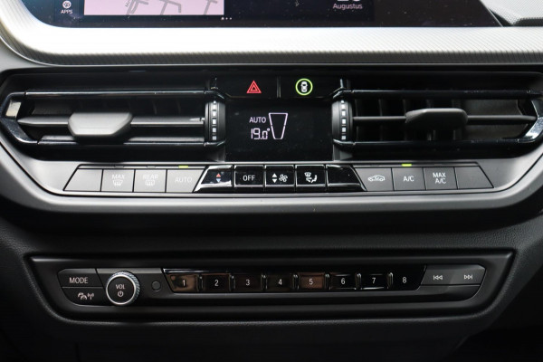 BMW 1-serie 116i Introduction Ed. M-sport org.NL Harman Kardon a.spoiler camera el.schuifdak