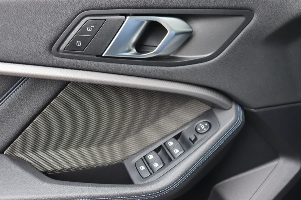 BMW 1-serie 116i Introduction Ed. M-sport org.NL Harman Kardon a.spoiler camera el.schuifdak