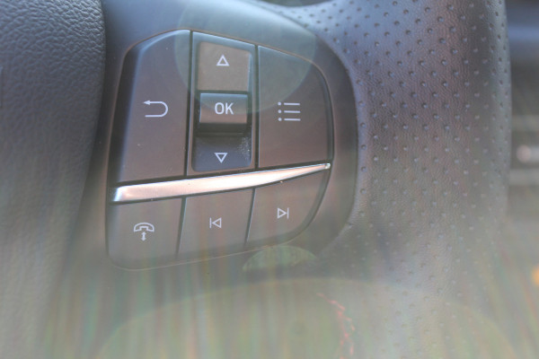 Ford Kuga 2.5-243pk PHEV ST-Line X. Van €. 54.937,- voor €. 43.735,- Trekgewicht van 2.100kg ! Elektr. panodak., elektr. trekhaak, stoel-, stuur- en voorraamverw., 360gr. Camera, HUD, AppleCarplay/Androidauto, Elektr. verstelb. comfortstoelen, LED verl.