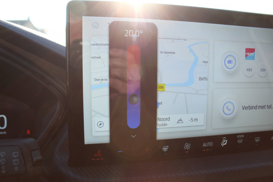 Ford Kuga 2.5-243pk PHEV ST-Line X. Van €. 54.937,- voor €. 43.735,- Trekgewicht van 2.100kg ! Elektr. panodak., elektr. trekhaak, stoel-, stuur- en voorraamverw., 360gr. Camera, HUD, AppleCarplay/Androidauto, Elektr. verstelb. comfortstoelen, LED verl.