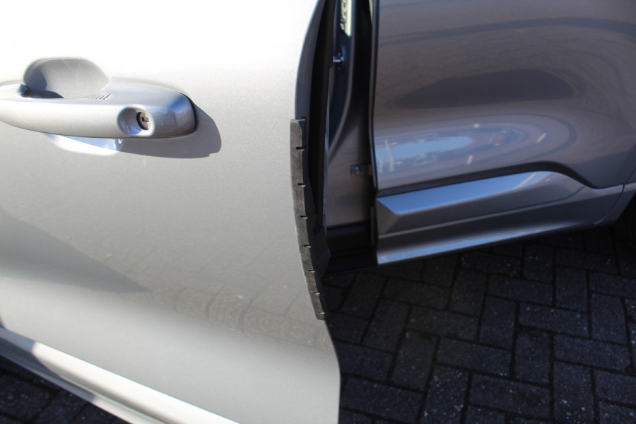 Ford Kuga 2.5-243pk PHEV ST-Line X. Van €. 54.937,- voor €. 43.735,- Trekgewicht van 2.100kg ! Elektr. panodak., elektr. trekhaak, stoel-, stuur- en voorraamverw., 360gr. Camera, HUD, AppleCarplay/Androidauto, Elektr. verstelb. comfortstoelen, LED verl.