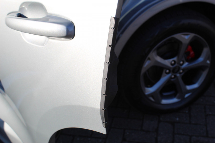 Ford Kuga 2.5-243pk PHEV ST-Line X. Van €. 54.937,- voor €. 43.735,- Trekgewicht van 2.100kg ! Elektr. panodak., elektr. trekhaak, stoel-, stuur- en voorraamverw., 360gr. Camera, HUD, AppleCarplay/Androidauto, Elektr. verstelb. comfortstoelen, LED verl.