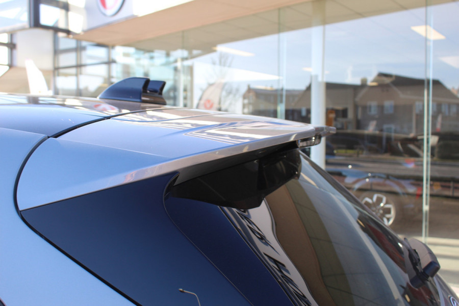 Ford Kuga 2.5-243pk PHEV ST-Line X. Van €. 54.937,- voor €. 43.735,- Trekgewicht van 2.100kg ! Elektr. panodak., elektr. trekhaak, stoel-, stuur- en voorraamverw., 360gr. Camera, HUD, AppleCarplay/Androidauto, Elektr. verstelb. comfortstoelen, LED verl.