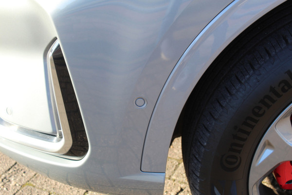 Ford Kuga 2.5-243pk PHEV ST-Line X. Van €. 54.937,- voor €. 43.735,- Trekgewicht van 2.100kg ! Elektr. panodak., elektr. trekhaak, stoel-, stuur- en voorraamverw., 360gr. Camera, HUD, AppleCarplay/Androidauto, Elektr. verstelb. comfortstoelen, LED verl.