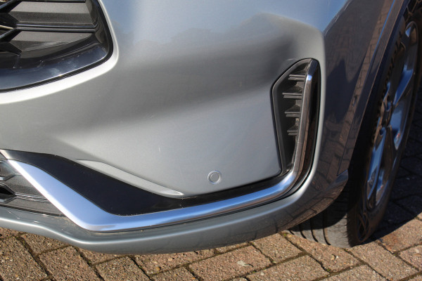 Ford Kuga 2.5-243pk PHEV ST-Line X. Van €. 54.937,- voor €. 43.735,- Trekgewicht van 2.100kg ! Elektr. panodak., elektr. trekhaak, stoel-, stuur- en voorraamverw., 360gr. Camera, HUD, AppleCarplay/Androidauto, Elektr. verstelb. comfortstoelen, LED verl.