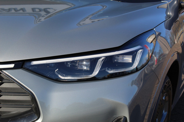 Ford Kuga 2.5-243pk PHEV ST-Line X. Van €. 54.937,- voor €. 43.735,- Trekgewicht van 2.100kg ! Elektr. panodak., elektr. trekhaak, stoel-, stuur- en voorraamverw., 360gr. Camera, HUD, AppleCarplay/Androidauto, Elektr. verstelb. comfortstoelen, LED verl.